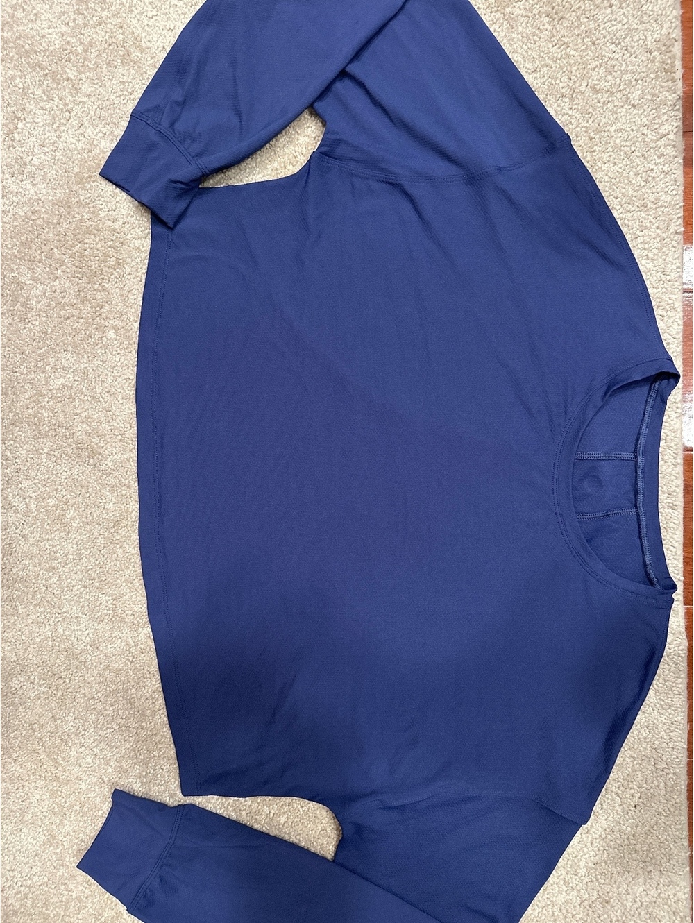 (5)Lululemon Navy Blue Long Sleeve Crop Top